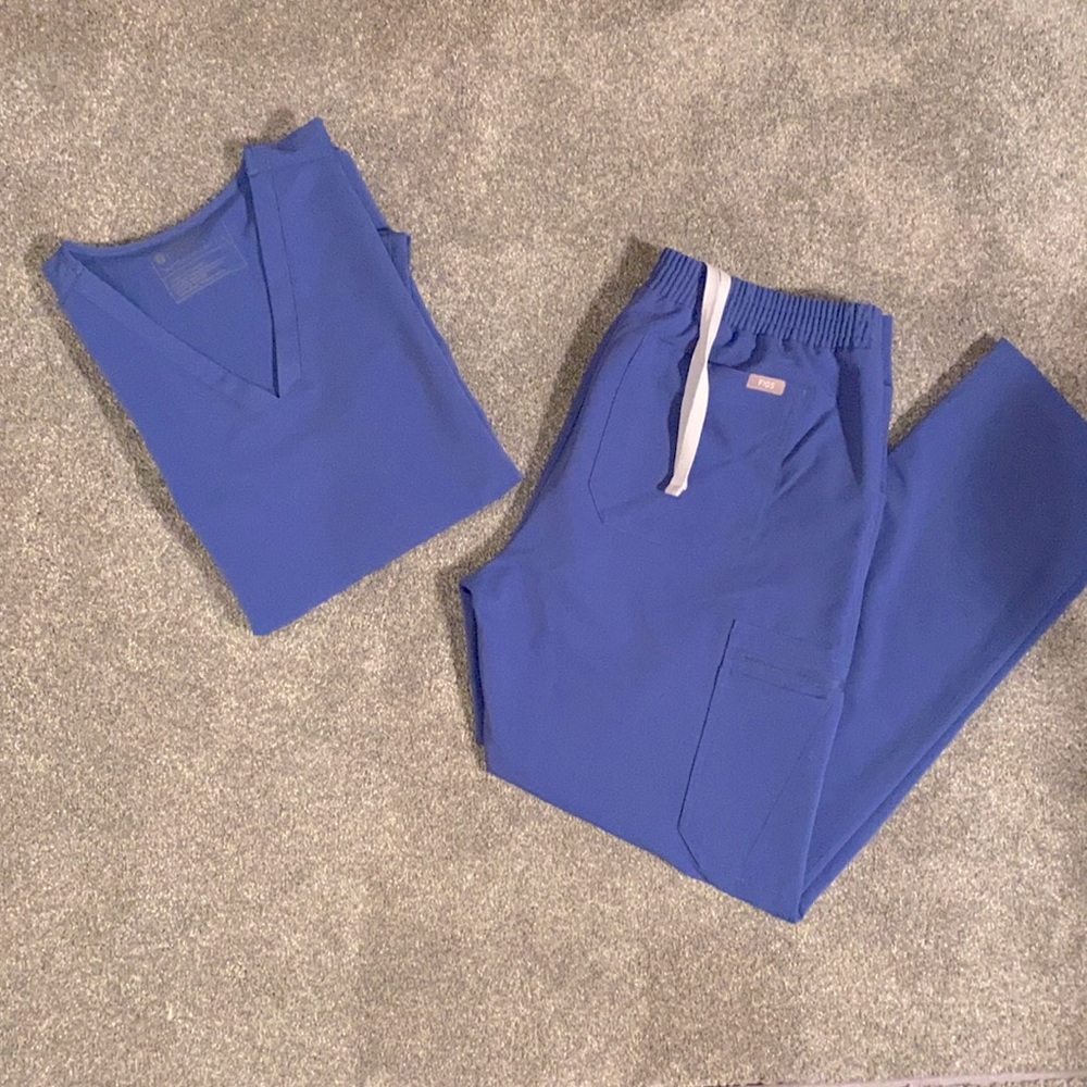 Figs Scrub Set Like New! 👩🏻‍⚕️Sold out denim color